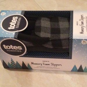 new TotesMemory foam slippers